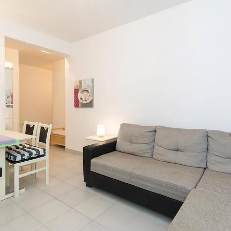 Carly Apartment Baska (Krk)